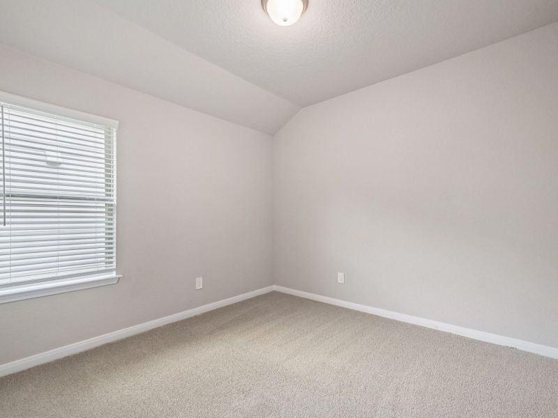 Spacious, unfurnished interior of a new home in Comanche Ridge, San Antonio (Image 20).