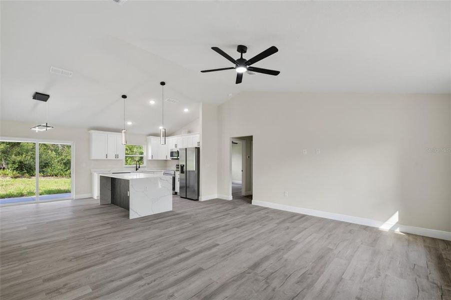 Spacious, unfurnished interior of a new home in , Dunnellon (Image 21).