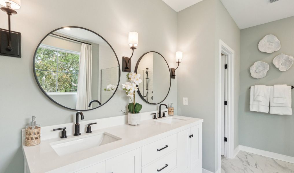 Primary bath with matte black hardware & fixtures