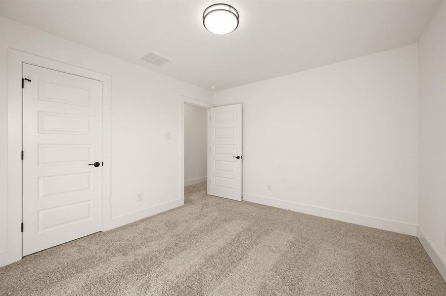 Spacious, unfurnished interior of a new home in The Resort on Eagle Mt. Lake, Fort Worth (Image 32).