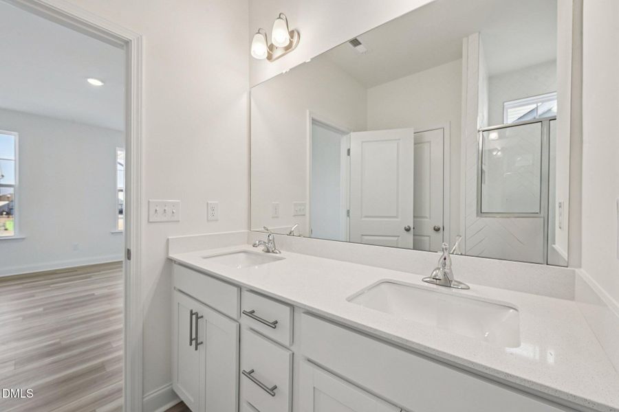 18-web-or-mls-Hipwood Dr-S2901-018