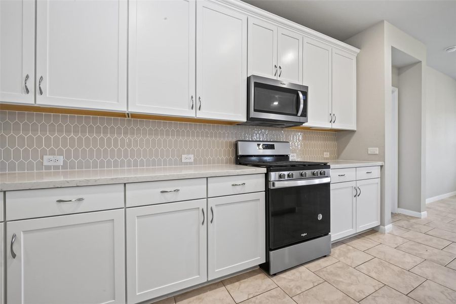 Furnished interior view inside a new home in , Texas City (Image 18).