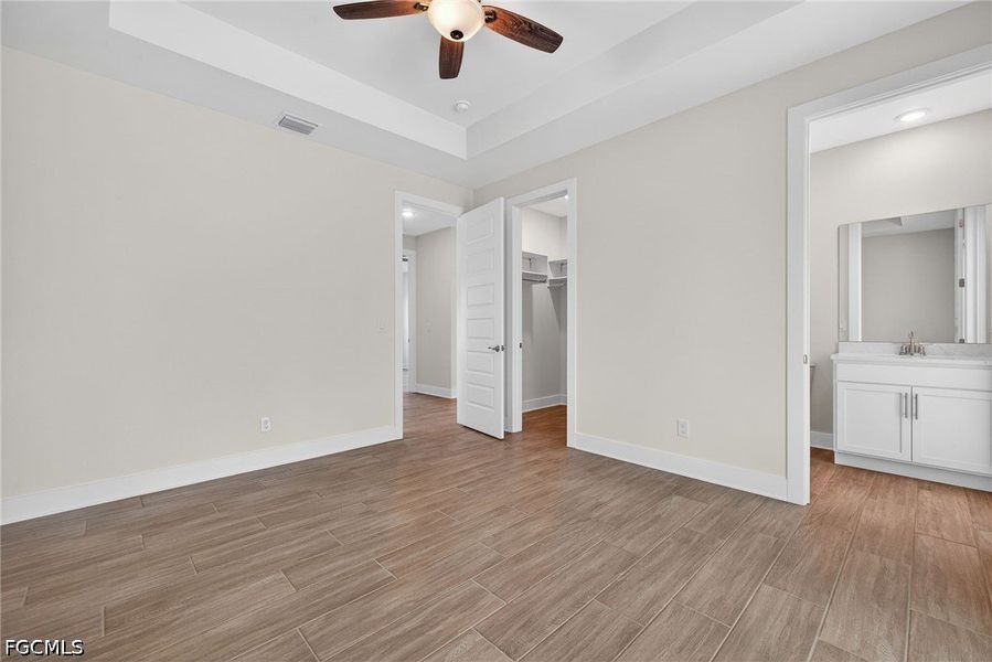 Spacious, unfurnished interior of a new home in Cape Coral, Cape Coral (Image 27).