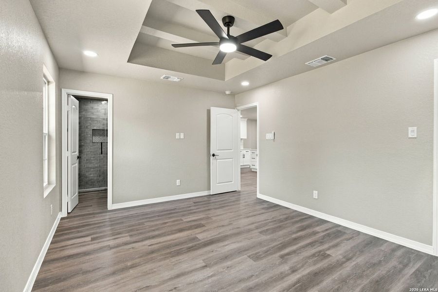 Spacious, unfurnished interior of a new home in , San Antonio (Image 12).