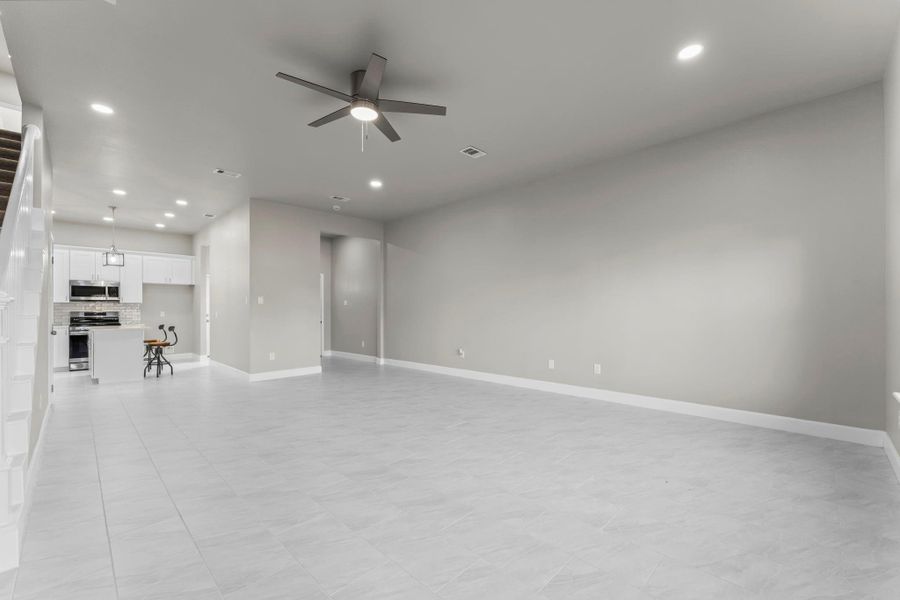 Spacious, unfurnished interior of a new home in , Houston (Image 16).