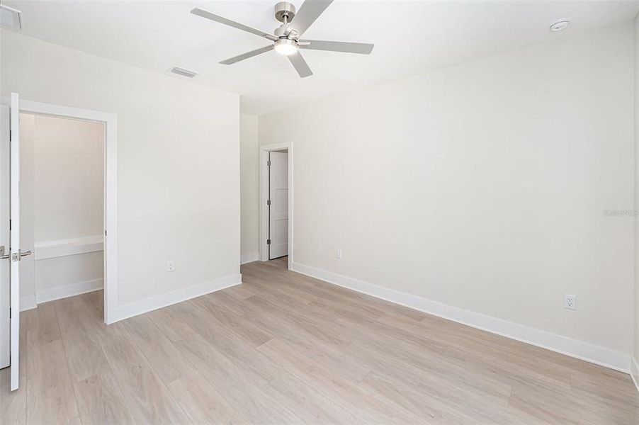 Spacious, unfurnished interior of a new home in , Largo (Image 15).