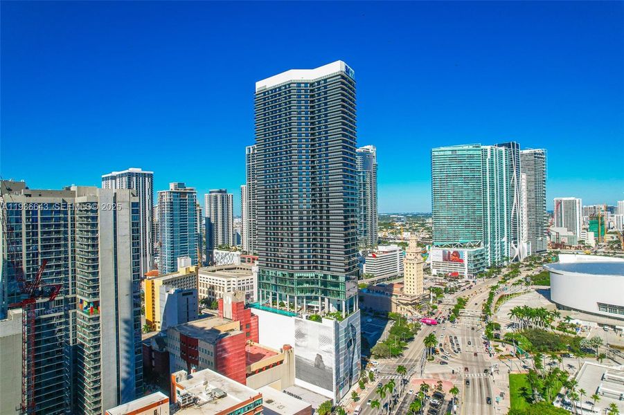 Condo located in Miami, FL showcasing its design and architecture (Image 28).