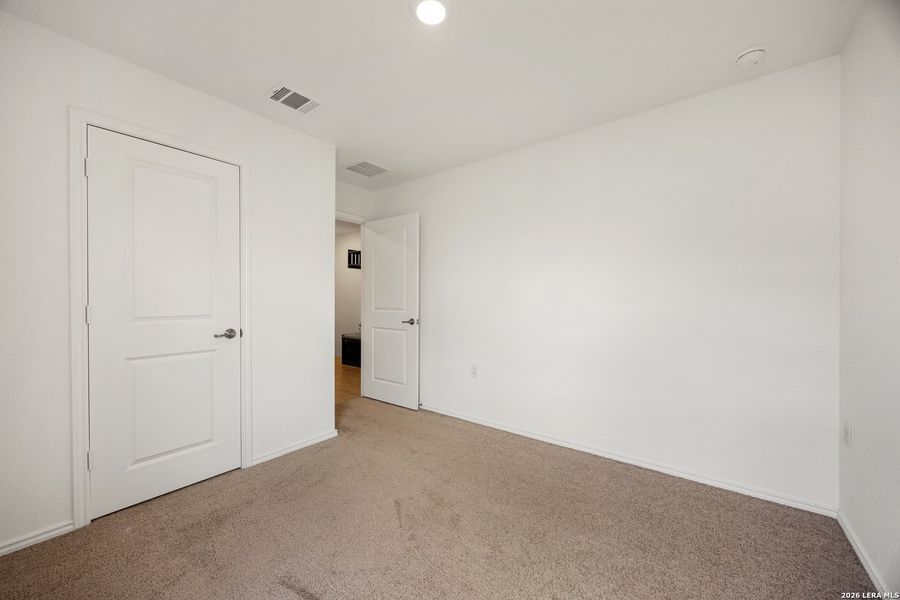 Spacious, unfurnished interior of a new home in Mission del Lago, San Antonio (Image 22).