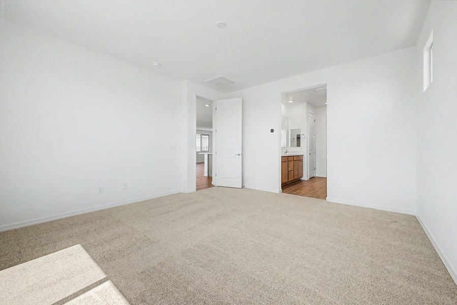 Spacious, unfurnished interior of a new home in Landmarke, San Tan Valley (Image 11).