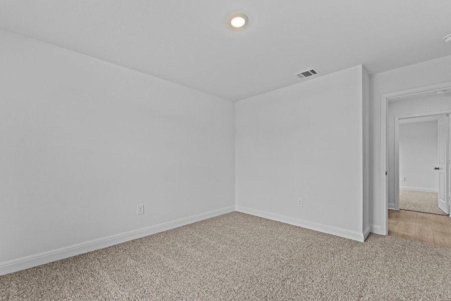 Spacious, unfurnished interior of a new home in Riverview, Georgetown (Image 14).