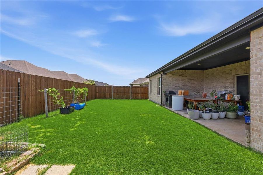 Exterior details and patio area of a home in Stonehaven, Seagoville (Image 25).