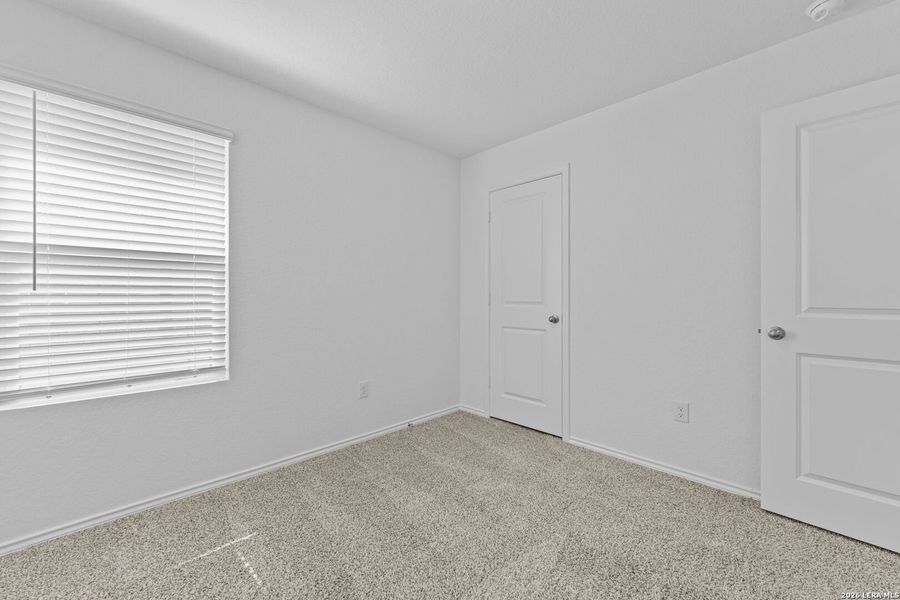 Spacious, unfurnished interior of a new home in Stonehill, San Antonio (Image 23).