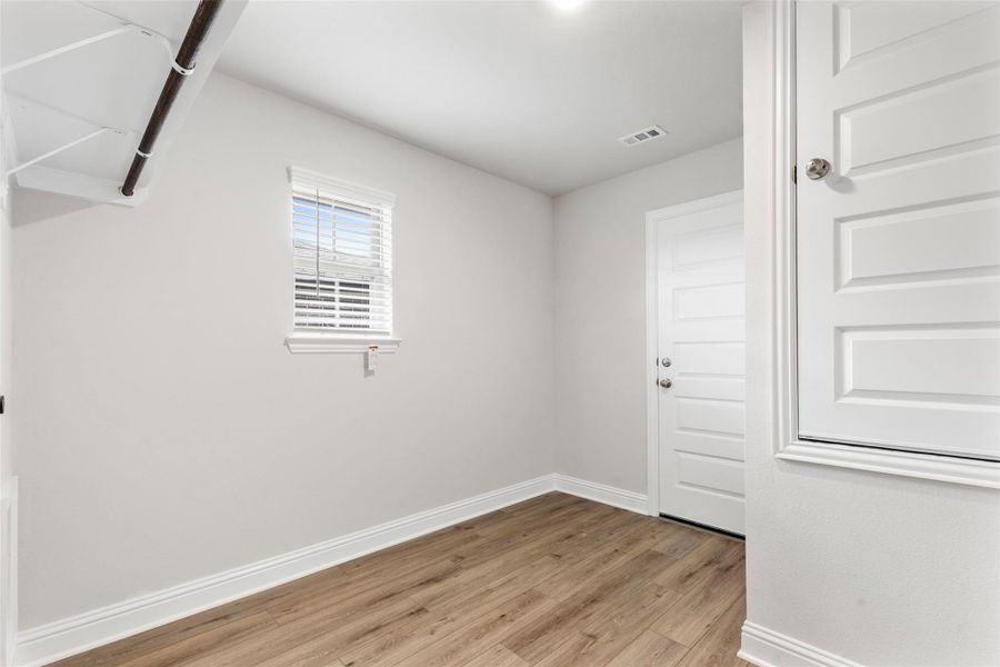 *STOCK PHOTOS - COLORS & FEATURES MAY VARY