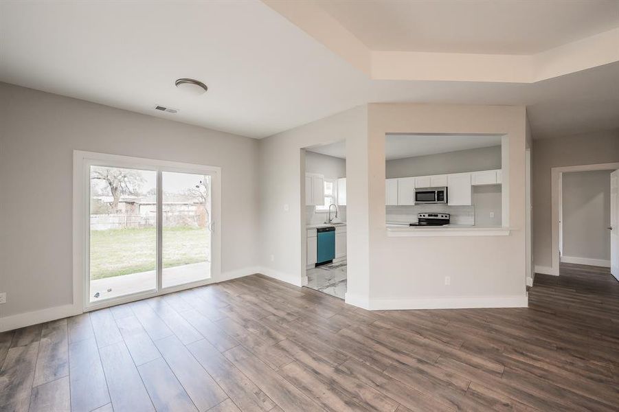 Spacious, unfurnished interior of a new home in , Greenville (Image 22).