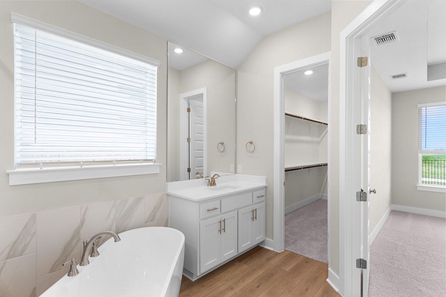 Furnished interior view inside a new home in Highland Village, Georgetown (Image 8).