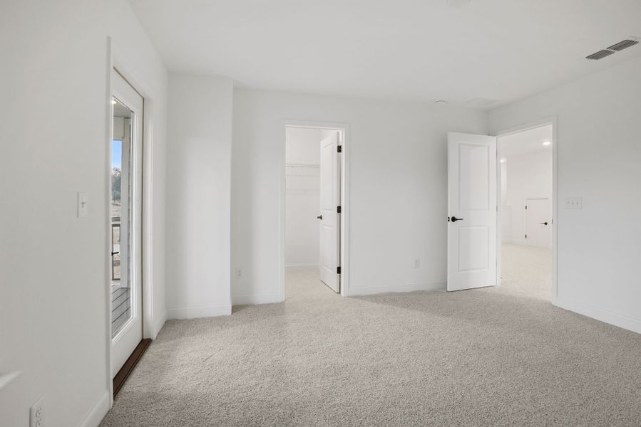 Spacious, unfurnished interior of a new home in Forest Creek, Waxhaw (Image 52).