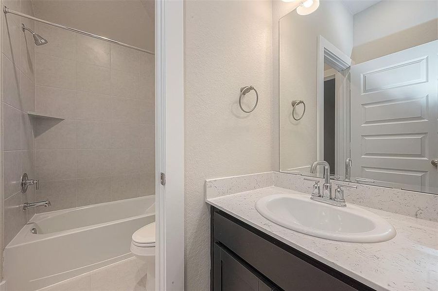 Bedroom 3 with hollywood bath.