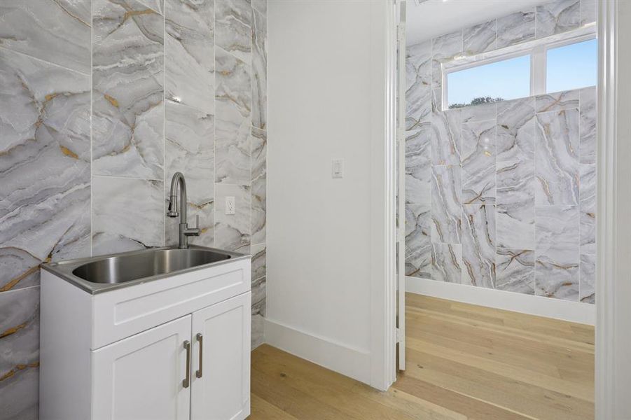 Furnished interior view inside a new home in , Dallas (Image 29).