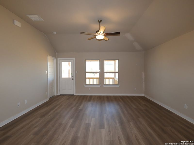 Spacious, unfurnished interior of a new home in Winding Brook, San Antonio (Image 28). Spacious, unfurnished interior of a new home in Winding Brook, San Antonio (Image 28).
