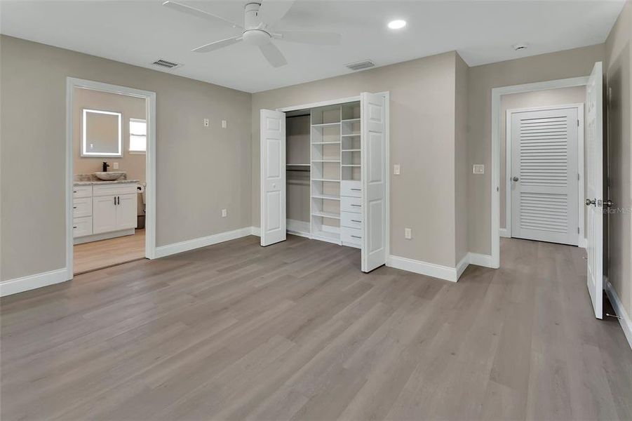 Spacious, unfurnished interior of a new home in , Daytona Beach (Image 18).