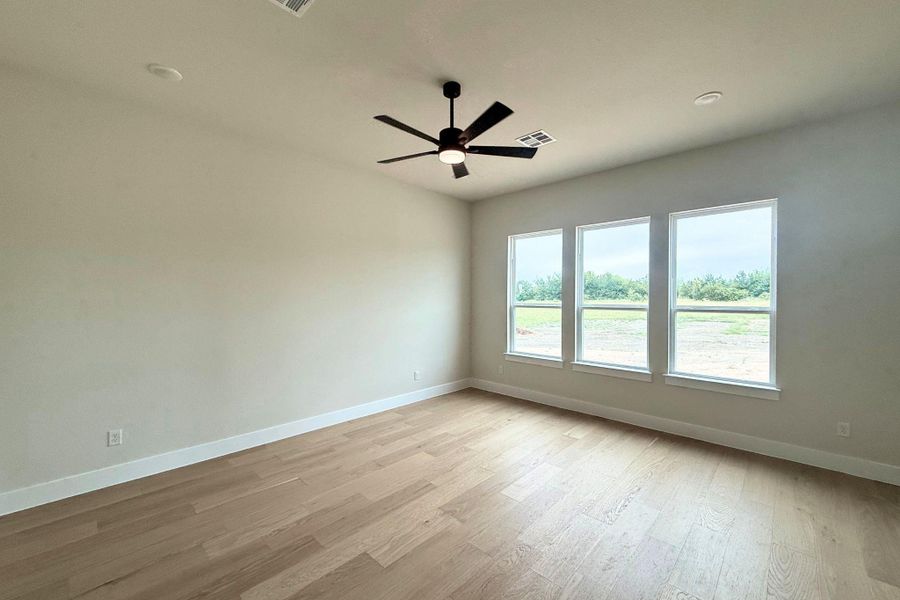 A generously sized bedroom with ample natural light, ready for personalized touches. A generously sized bedroom with ample natural light, ready for personalized touches.
