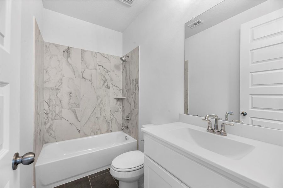 Furnished interior view inside a new home in Candela, Richmond (Image 9).