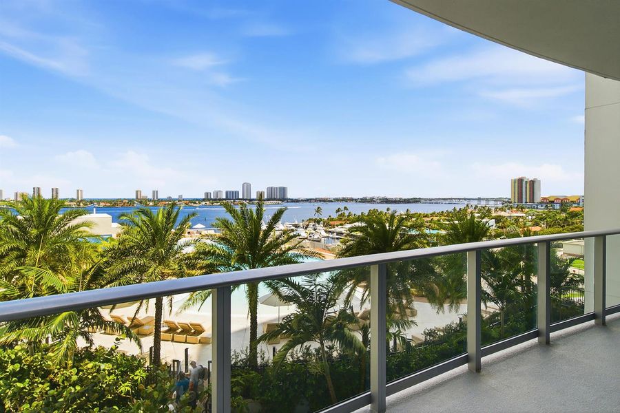 220-LAKESHORE-DRIVE-804-33403-027 220-LAKESHORE-DRIVE-804-33403-027