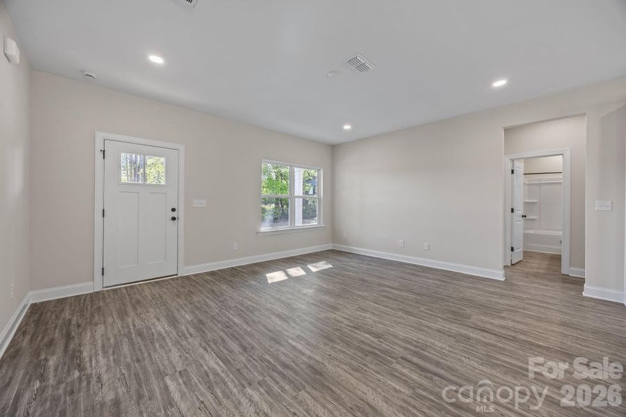 Spacious, unfurnished interior of a new home in , Kings Mountain (Image 11).