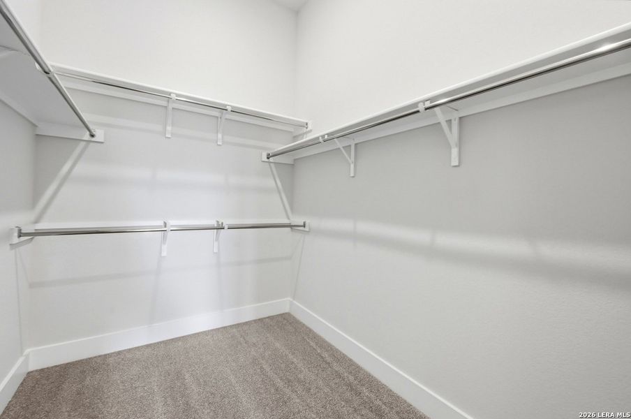 Spacious, unfurnished interior of a new home in Venado Crossing, Cibolo (Image 16).