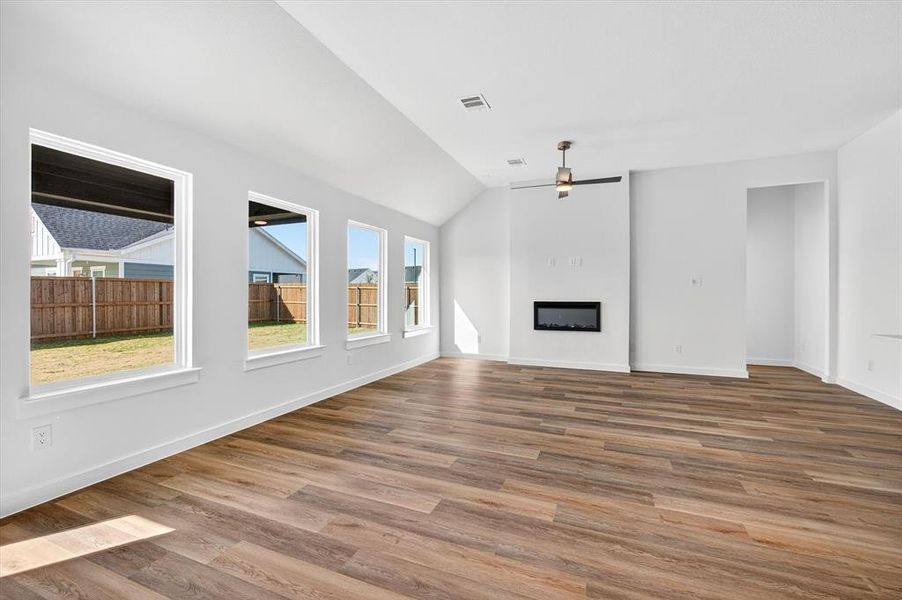 Spacious, unfurnished interior of a new home in Hickory Hill, Sherman (Image 19). Spacious, unfurnished interior of a new home in Hickory Hill, Sherman (Image 19).