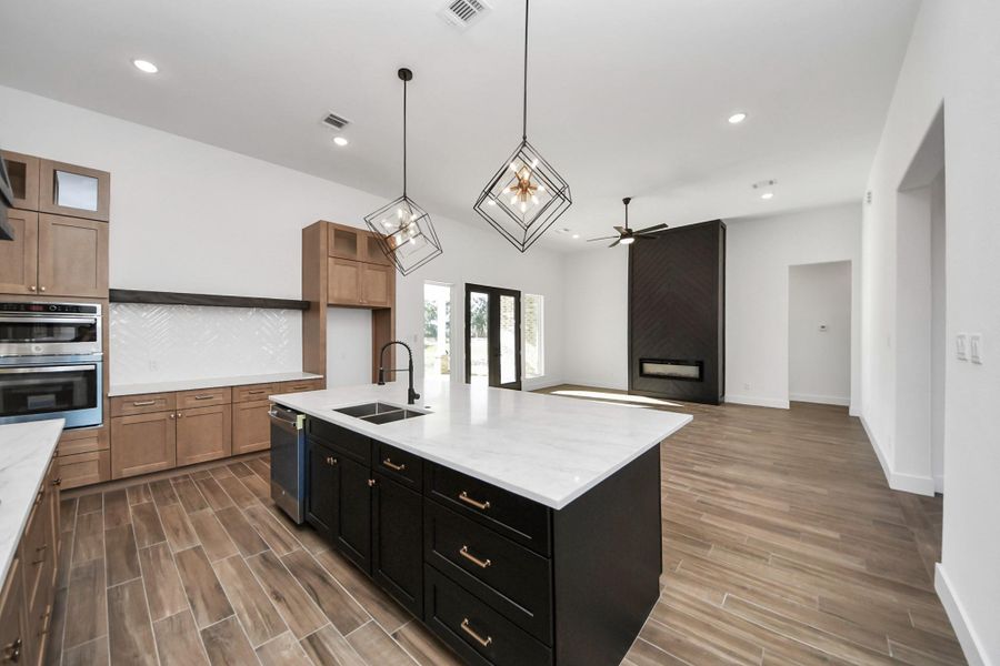 Furnished interior view inside a new home in , Rosharon (Image 19).