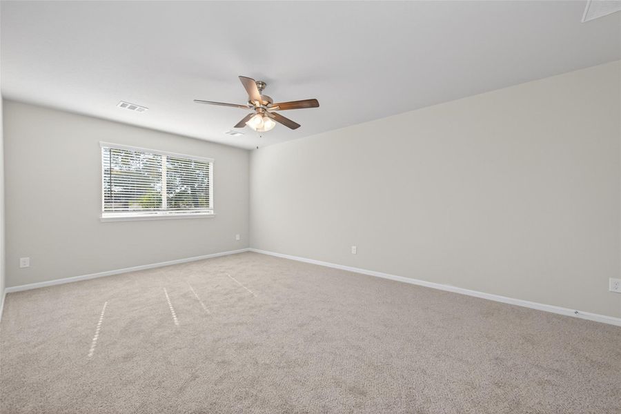 Spacious, unfurnished interior of a new home in Woodland Lakes, Huffman (Image 12).