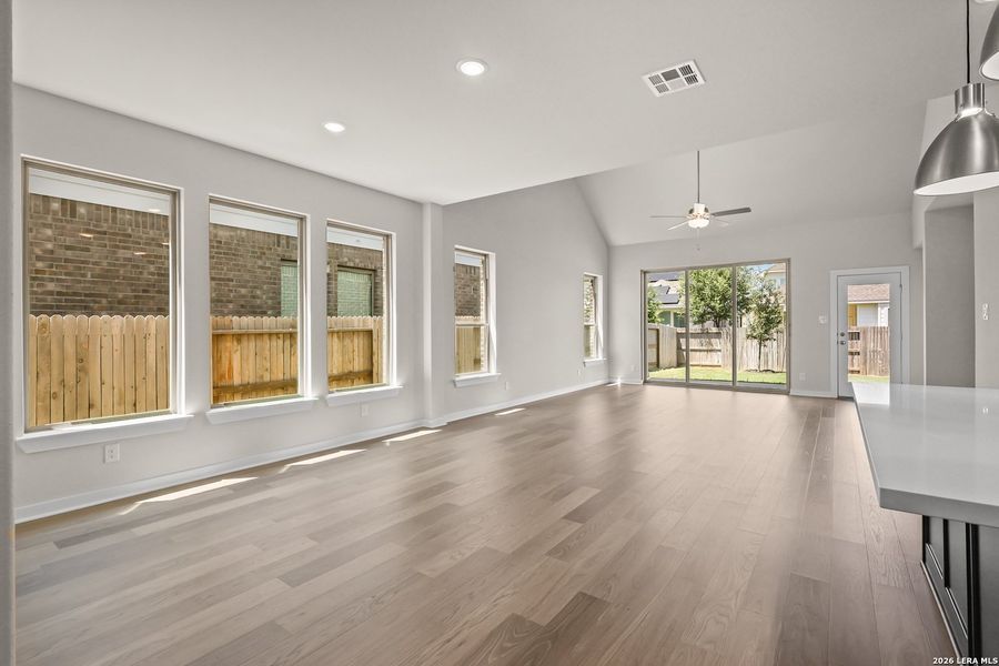 Spacious, unfurnished interior of a new home in Stillwater Ranch, San Antonio (Image 20).