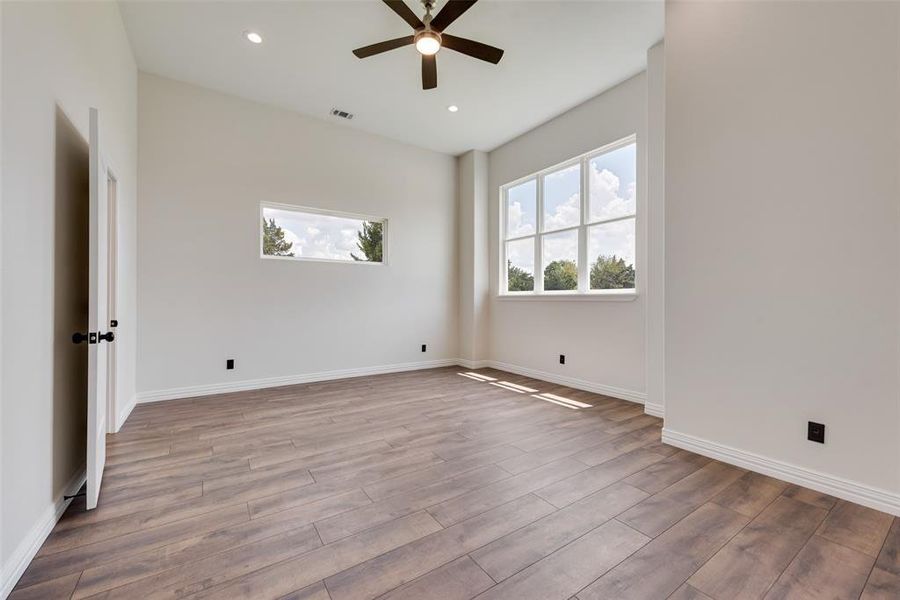 Spacious, unfurnished interior of a new home in , Waxahachie (Image 23).