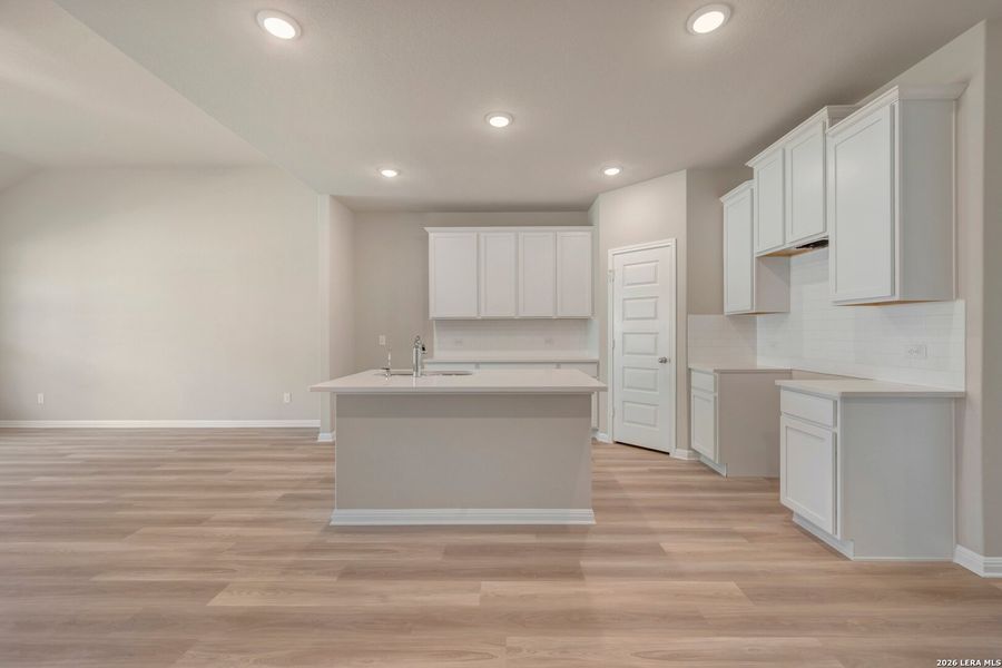 Spacious, unfurnished interior of a new home in Mesquite Ridge, San Antonio (Image 31).