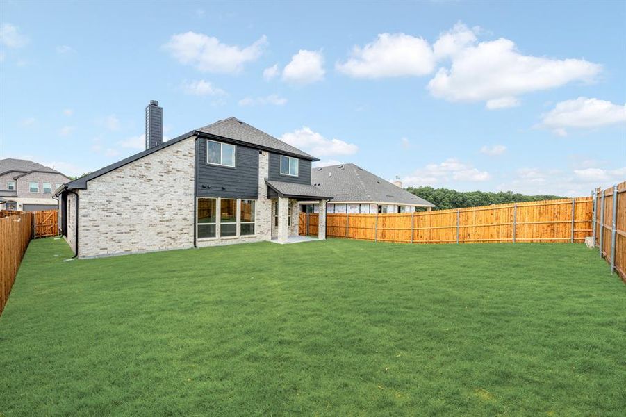 Exterior details and patio area of a home in Anderson Crossing, Trenton (Image 4).