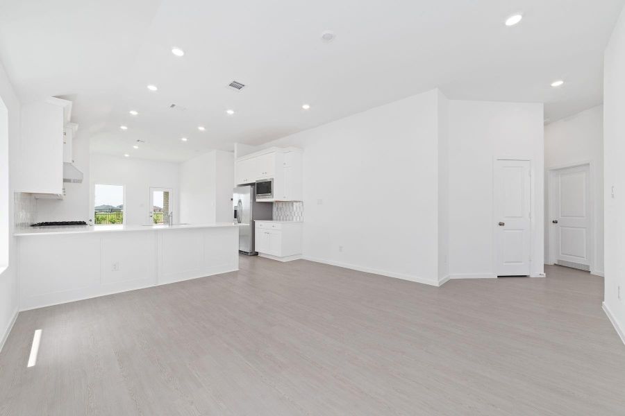 Spacious, unfurnished interior of a new home in , Katy (Image 25).