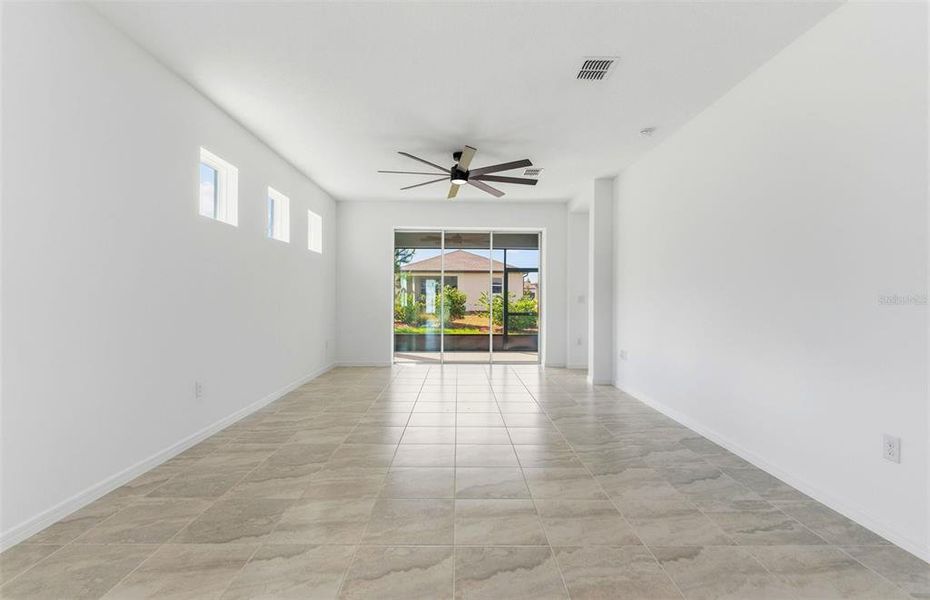Spacious, unfurnished interior of a new home in Del Webb Stone Creek, Ocala (Image 12).