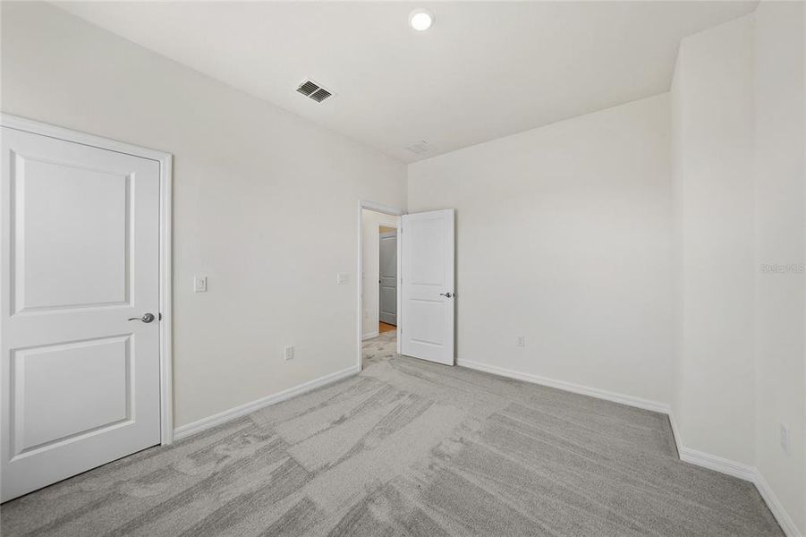 Spacious, unfurnished interior of a new home in , Punta Gorda (Image 24).