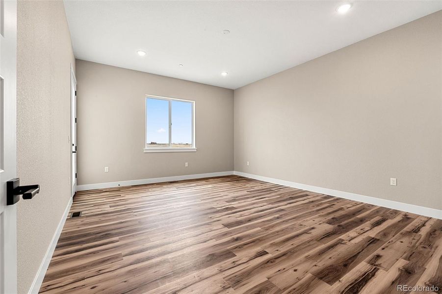 Spacious, unfurnished interior of a new home in , Strasburg (Image 30).