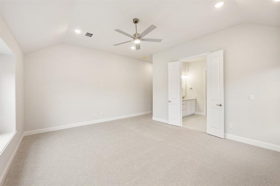 Spacious, unfurnished interior of a new home in Sunrise at Garden Valley, Waxahachie (Image 28).