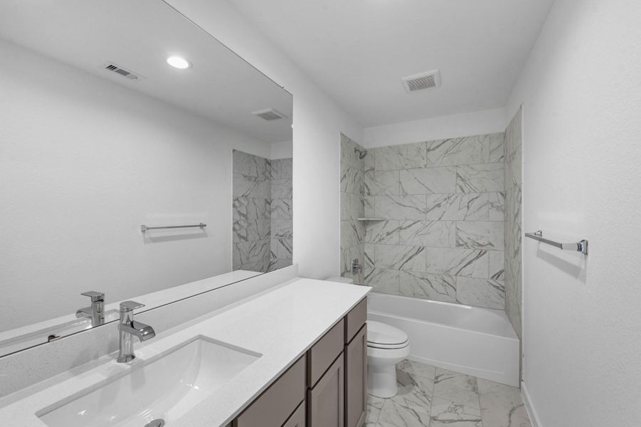 Furnished interior view inside a new home in Briarwood Crossing, Rosenberg (Image 8).