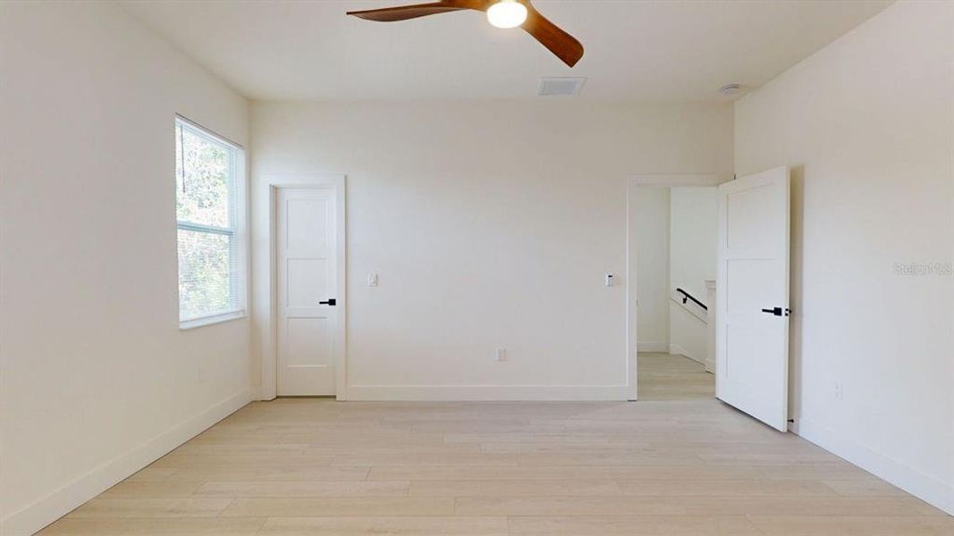 Spacious, unfurnished interior of a new home in , Tampa (Image 26).
