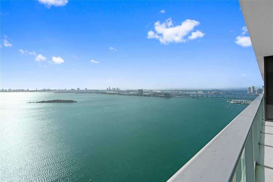 Exterior details and patio area of a home in Aria Reserve, Miami (Image 34).