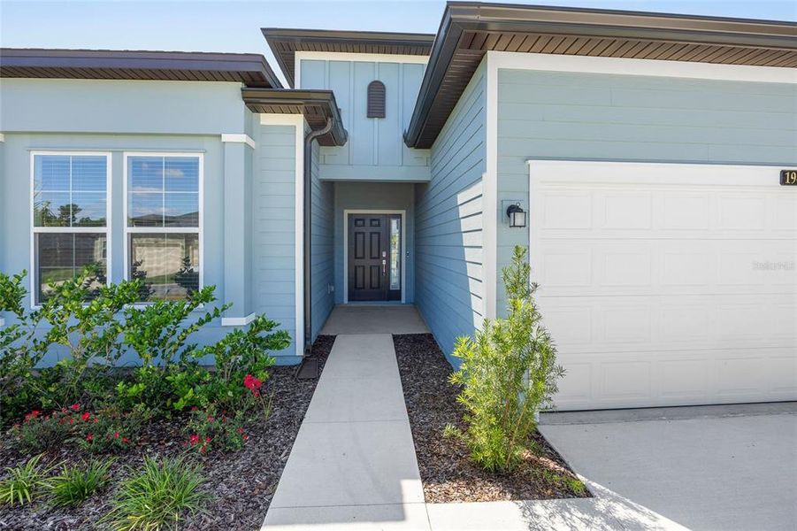 Exterior details and patio area of a home in , Dunnellon (Image 14).