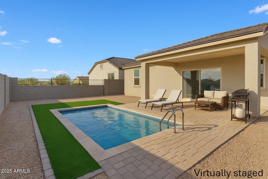 virtually_staged_backyard_2 virtually_staged_backyard_2