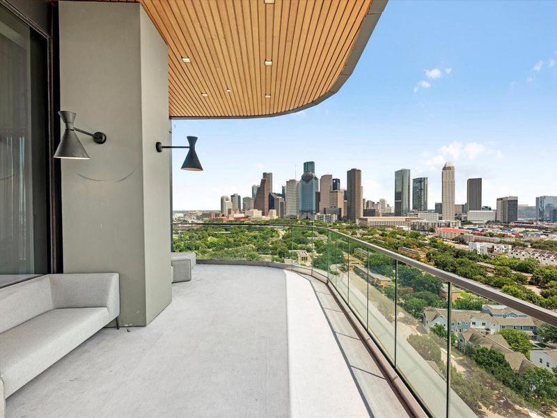 Image 10 of a home in .