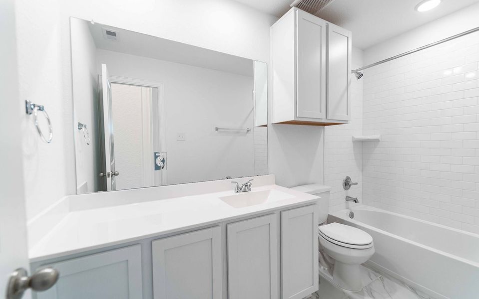 Furnished interior view inside a new home in Lago Mar, Texas City (Image 7).