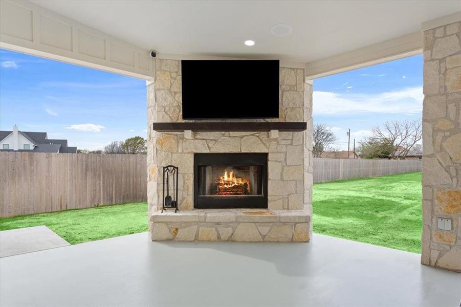 Exterior details and patio area of a home in , Waco (Image 4).