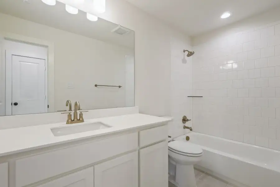 3160 Sir River - Full Bathroom